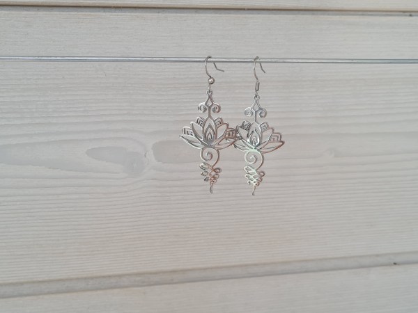 Boucles oreilles lotus argentée